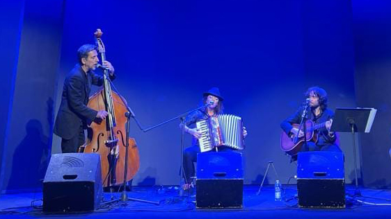 Festa etno-folk: Traindeville e Indaco in concerto al Boogie Club venerdì 10 maggio