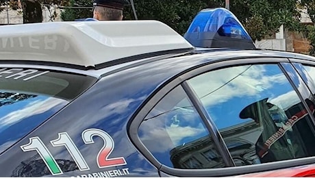 Teramo, cena in famiglia degenera: il nipote aggredisce la zia, che in risposta lo accoltella