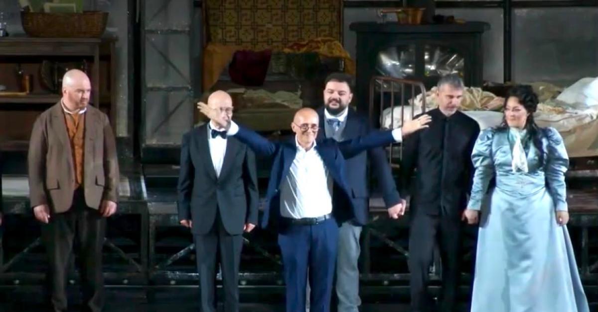 La Bohème diretta da Alfonso Signorini, 20 minuti di applausi all'Arena di Verona, il tenore Eyvazov: Unica opera che mi fa piangere in scena