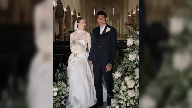 Corsetto, collo alto e pizzo: l'abito da sposa di Paola Di Benedetto è un classico intramontabile - iO Donna