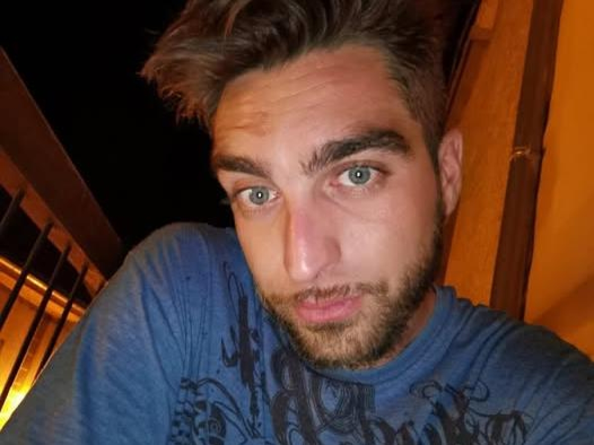 Ibiza, cameriere italiano di 33 anni trovato morto nelle acque del porto. Era il giorno del suo compleanno, disposta l'autopsia