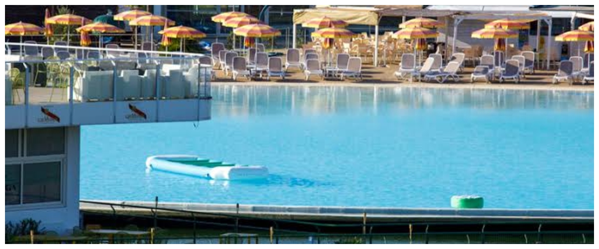 Risucchiata dal bocchettone della piscina a Genova, grave una bambina di 7 anni. L'ennesima tragedia in acqua