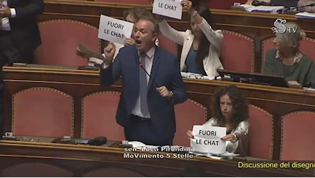 Caso Delmastro, la Giunta della Camera dice no alle chat. Bagarre al Senato e seduta sospesa