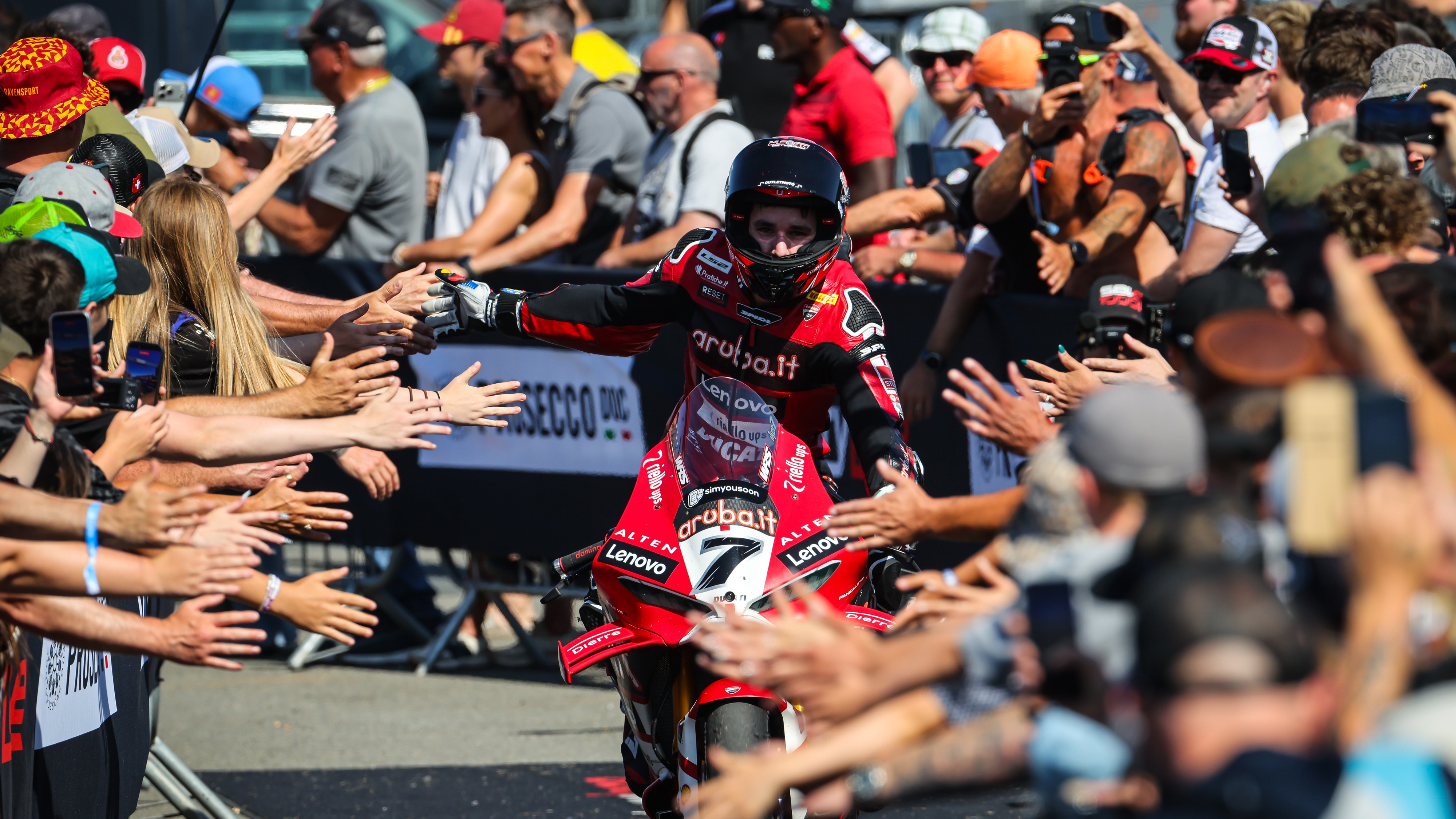 ALTI E BASSI: la prima vittoria di Lecuona, una caduta pesante e un weekend complicato a Donington