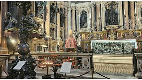 Ruba la mitria dalla statua di San Gennaro in Duomo, bloccato dall'Esercito e arrestato