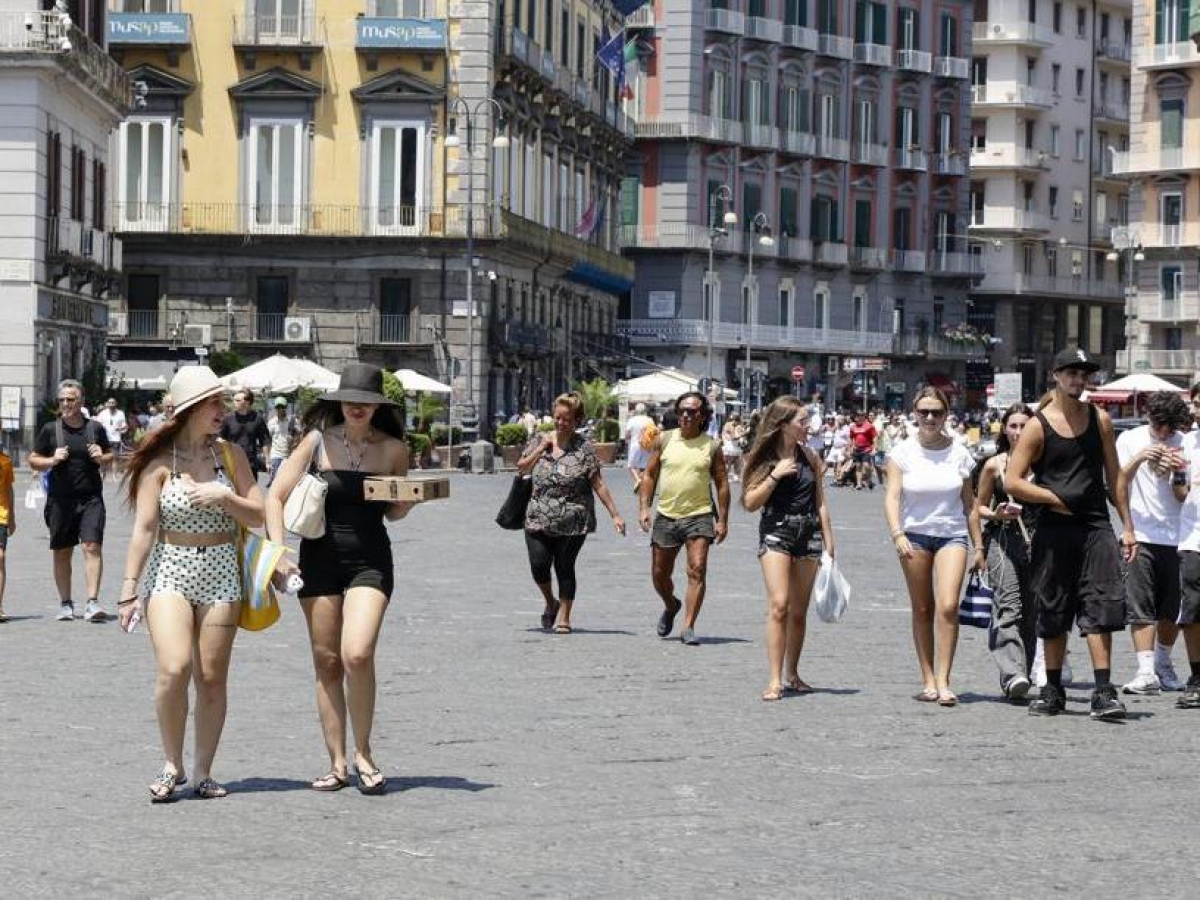 Ondate di calore, bollino arancione per Napoli e proroga dell'allerta per la Campania fino alle 20 di lunedì 20 luglio