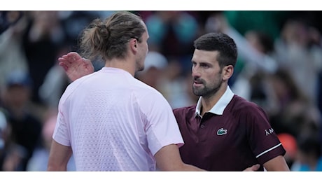 Djokovic ferma Zverev a Pechino: Sinner resta in vetta al ranking
