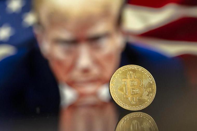 Ecco come Trump si arricchisce con le cryptovalute che lui stesso regola