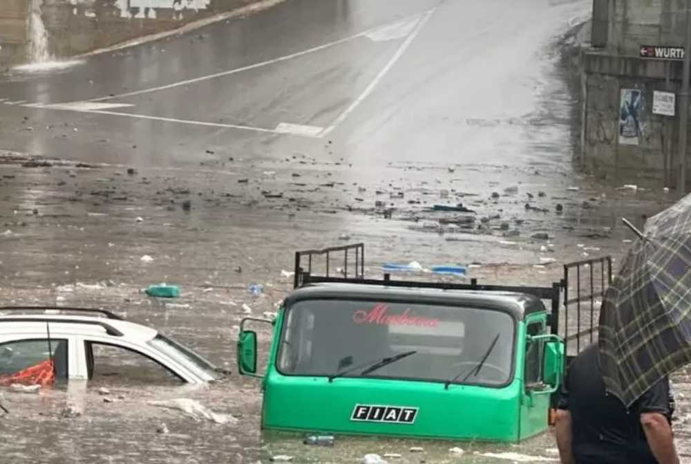 Violento nubifragio su Reggio Calabria: città in tilt tra allagamenti, traffico in crisi e disagi idrici