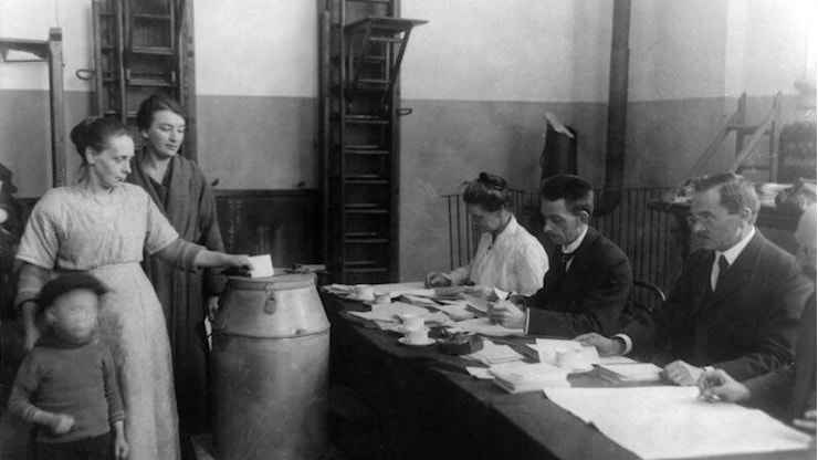Buon compleanno Repubblica. Le italiane che (non) votarono nel 1907 (di P. De Robertis) - HuffPost Italia