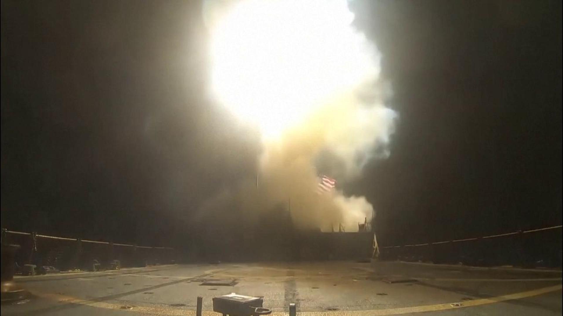 La guerra dal cielo e dal mare: gli Usa mostrano la settima notte di raid sull’Iran