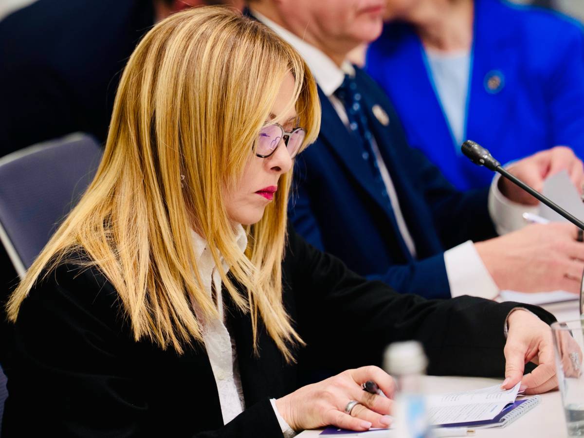 Meloni serra le fila: sprint su nucleare e legge elettorale. Il nodo preferenze e le nomine al palo