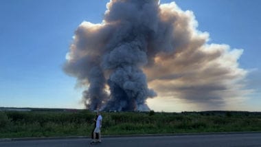 Attacco di droni ucraini contro due centri logistici in Russia