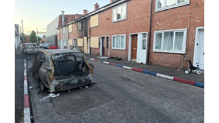 Belfast in fiamme e rivolte anti-immigrazione. I vescovi: “Una società giusta accoglie e combatte il razzismo” - agensir.it