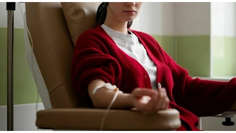 Licenziata durante le cure oncologiche per troppe assenze, il giudice di Lucca ordina il reintegro