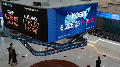 Borsa oggi 13 luglio: mercati sotto pressione, crolla il Kospi e Sk Hynix, vola il petrolio per le tensioni Usa-Iran