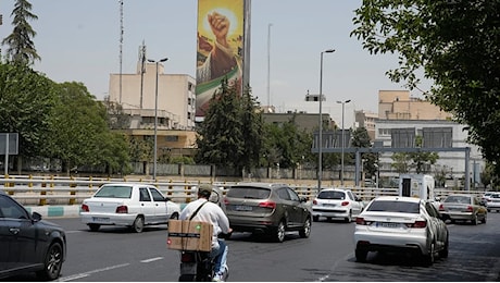 USA-Iran: undicesima notte di raid, Trump rifiuta i colloqui e i costi della guerra salgono