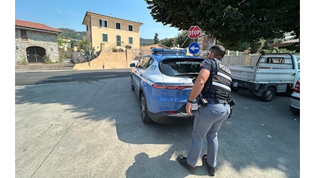 Massarosa, coppia sequestrata in casa: arrestato 31enne armato di coltelli