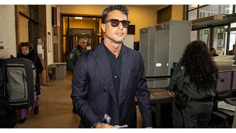 Fabrizio Corona fugge all’alt a Milano: denunciato dai carabinieri
