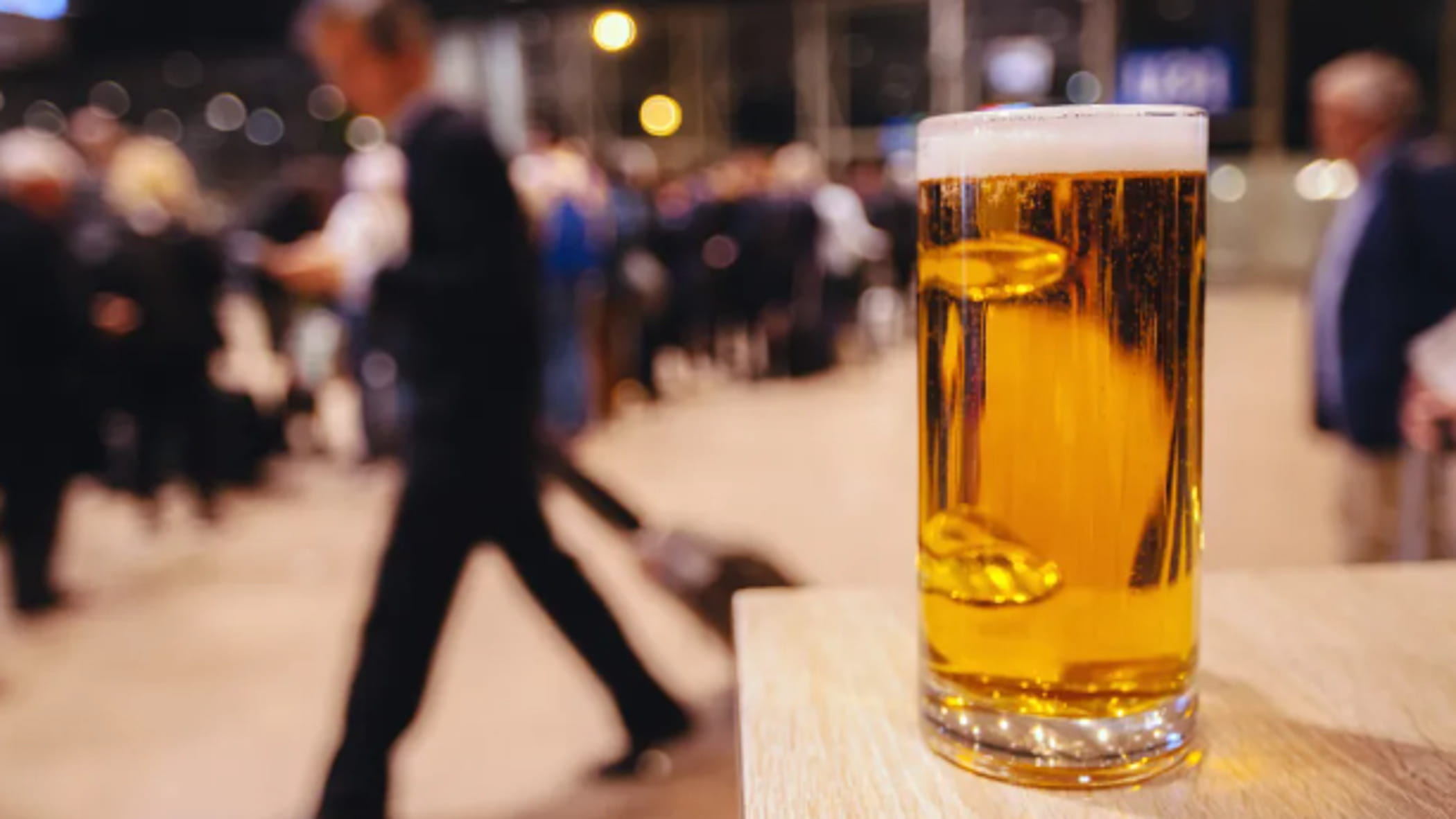“Basta birre la mattina in aeroporto, troppi dirottamenti”: il capo di Ryanair spiazza gli inglesi