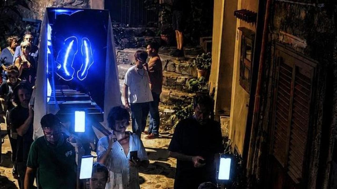 Machina Sacra, in Cilento la prima processione digitale: l'IA guida il corteo e gli smartphone diventano lumini
