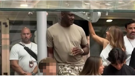 Michael Jordan fan di Bruno Mars: l'ex stella Nba al concerto del cantante a Milano