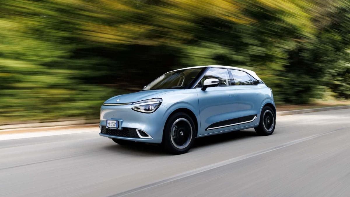 Cina, presentato un nuovo modello di auto al giorno. È guerra dei prezzi