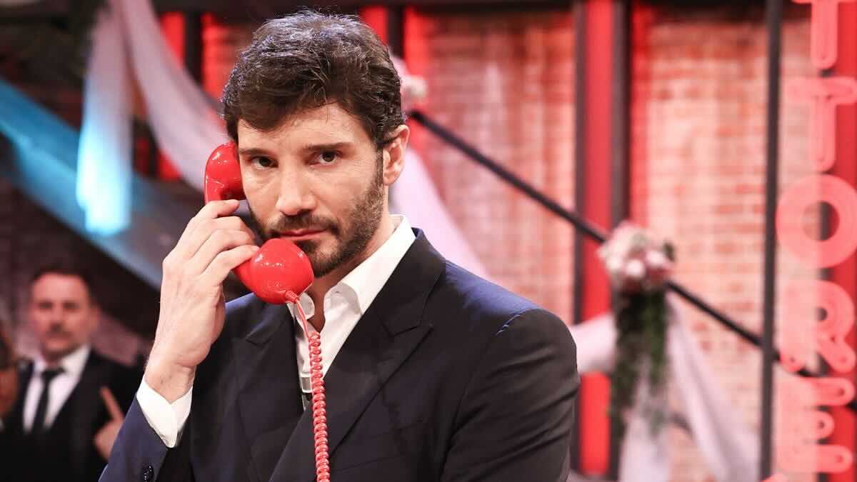 Affari Tuoi, niente puntata stasera 28 giugno 2026: il motivo dell'ennesimo stop. La scelta Rai su Stefano De Martino
