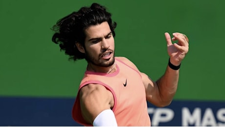 Alcaraz difende Sinner e accusa il calendario ATP: «Troppi tornei»
