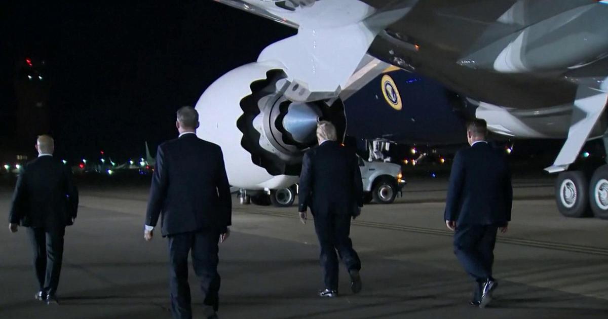 Trump lascia la Turchia sul vecchio Air Force One, in Gb il cambio. Nyt: Motivi di sicurezza