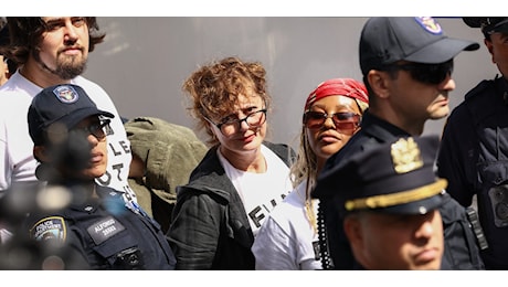 Netanyahu all'Onu, la sala si svuota e Sarandon finisce in manette