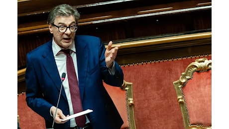 Manovra, il contributo da 5 miliardi alle banche non agita Piazza Affari. Giorgetti: «Sarà sostenibile»