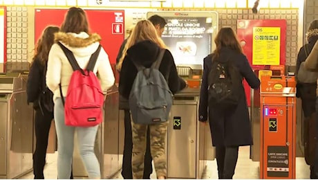 Sfregio in metrò a Milano, fermato l’algerino Saidi Mohammed: «Sono uomo e musulmano, non guardarmi»