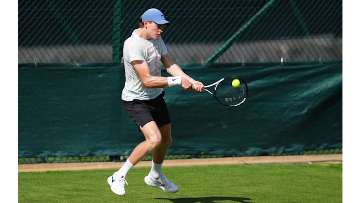Sinner si allena a Wimbledon: nelle prossime ore l'Armani Classic. VIDEO - Sky Sport