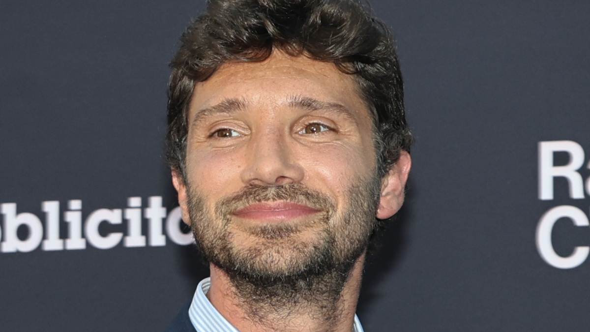 Sanremo 2027, De Martino stregato da TonyPitony (ma mette un big in stand-by): la lista dei possibili cantanti