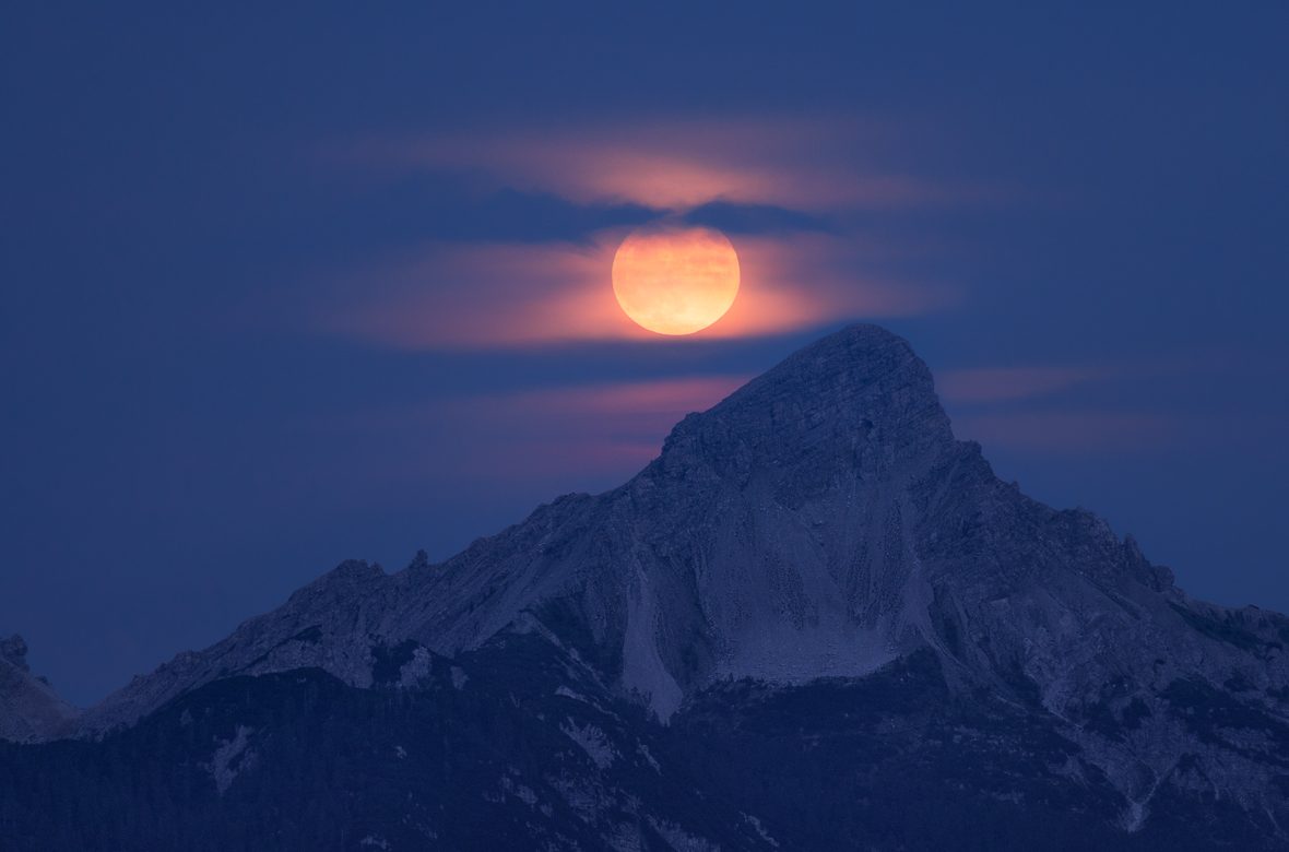 La Luna delle Fragole incanta le Dolomiti