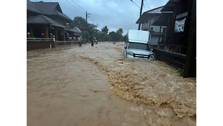 Bangkok sott’acqua, dichiarato lo stato di calamità: quasi 5mila evacuati e 52mila famiglie colpite