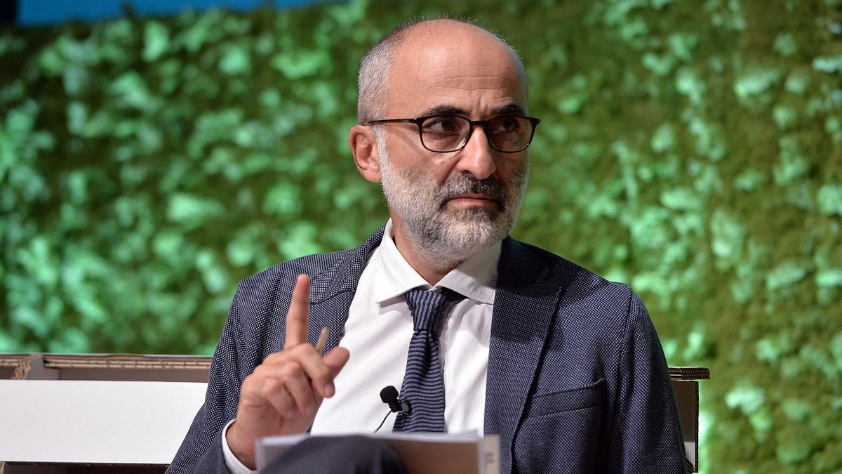 Caldo record, il docente di Urbanistica Paolo Pileri: L'eccesso di asfalto produce il calore di un termosifone acceso notte e giorno | Dobbiamo ripensare le città