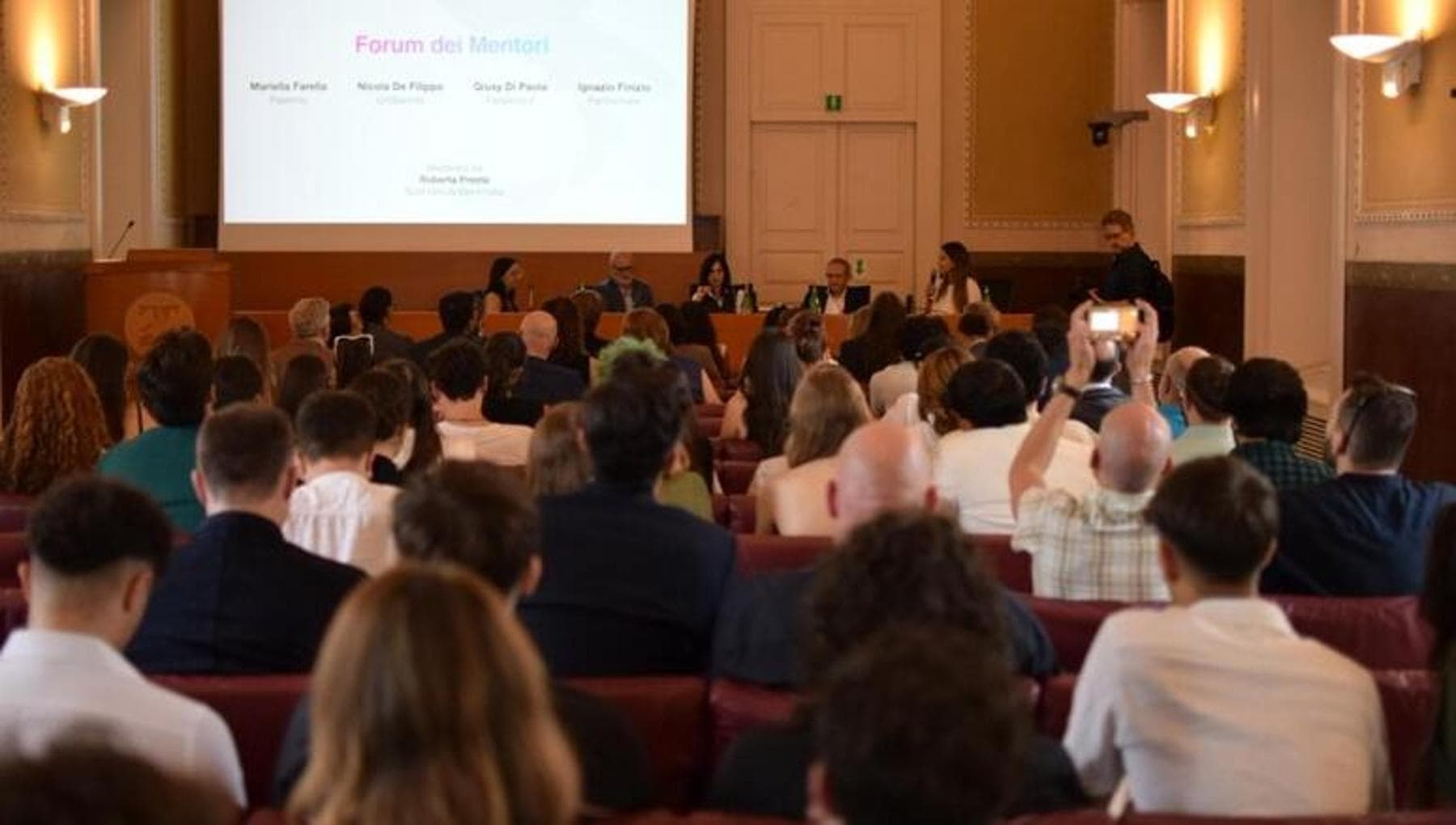 Napoli, l’università Parthenope festeggia i dieci anni dell’Apple Foundation Program