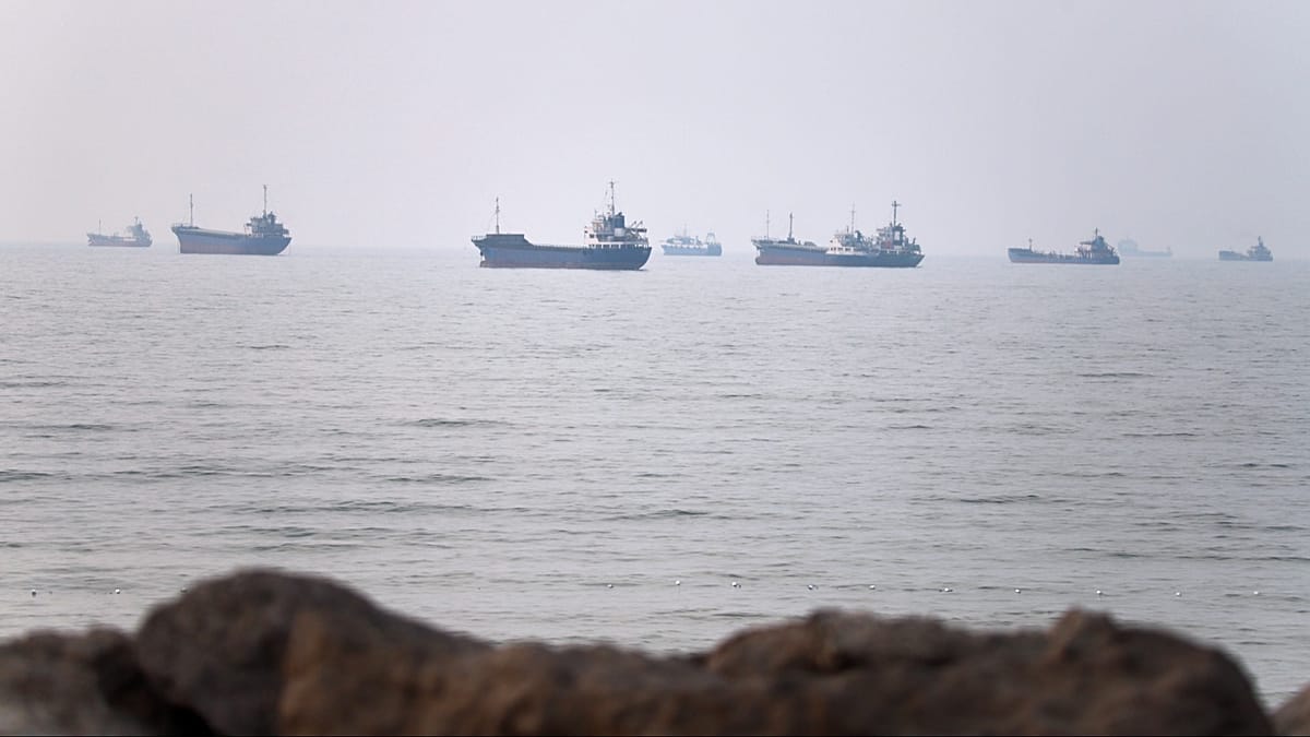 Petroliera attaccata nello stretto di Hormuz: USA colpiscono l'Iran per la decima notte consecutiva