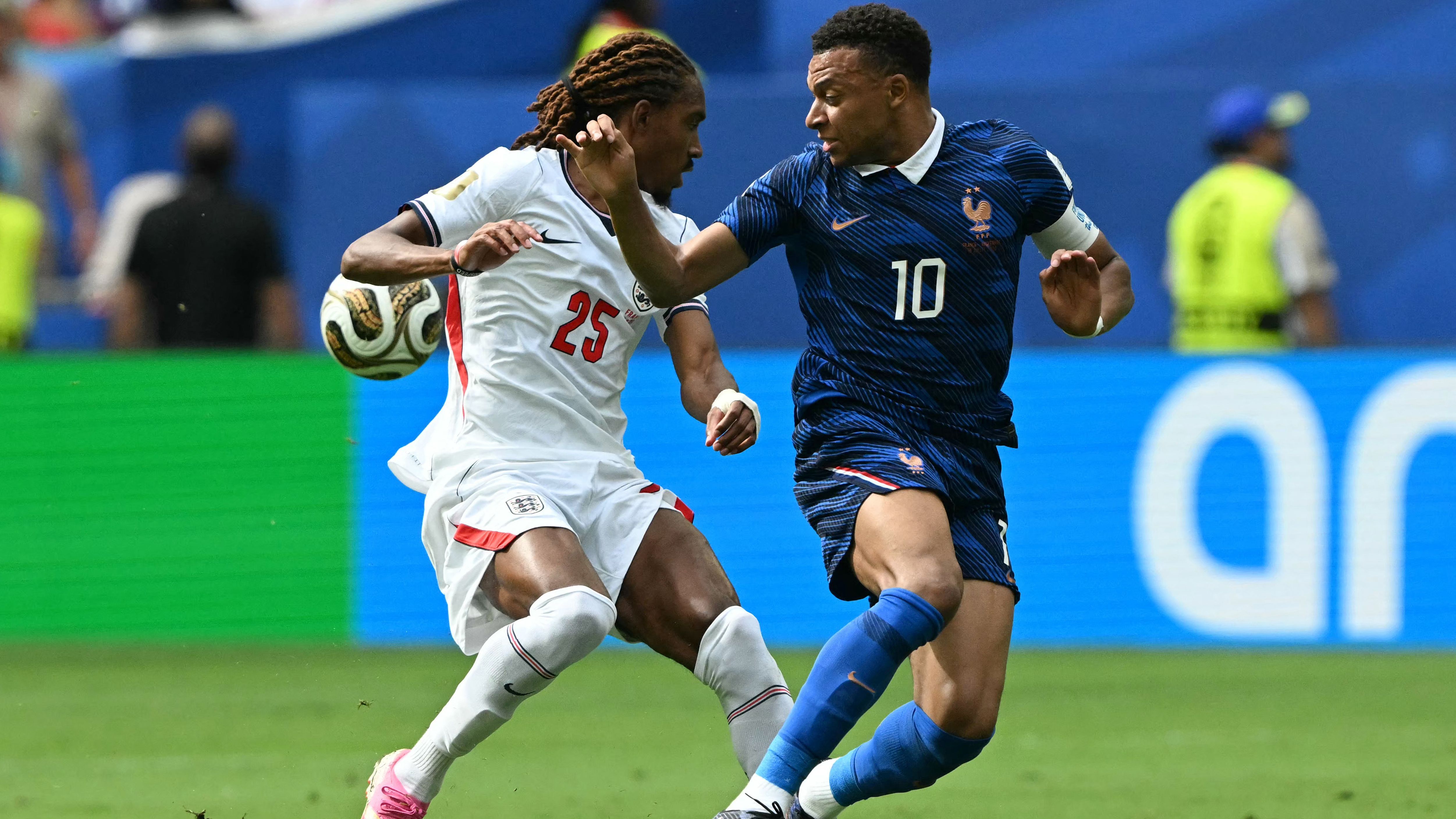 Spence fa bella figura anche contro Mbappé: l'Inter deve fare i conti col prezzo che sale
