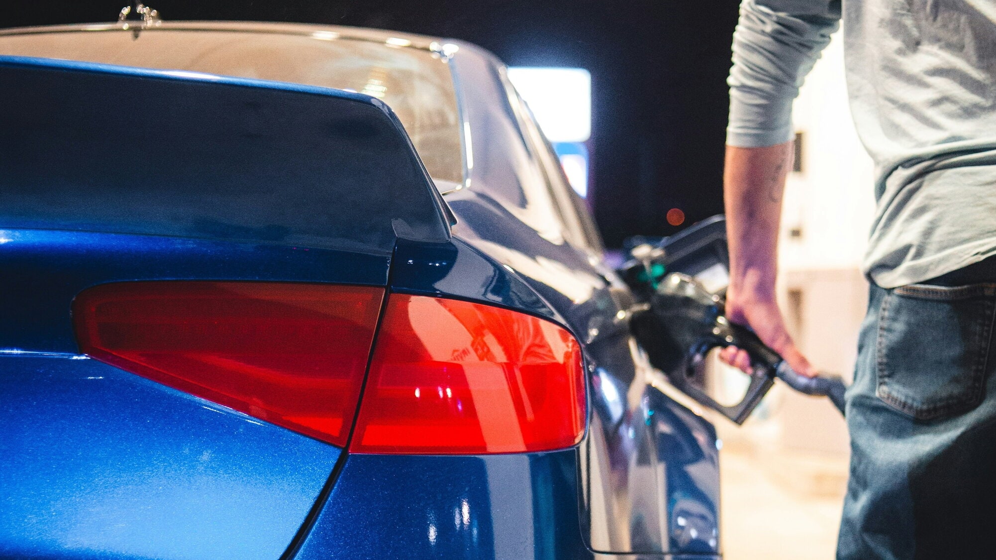 Prezzi carburanti: benzina e diesel cari ma stabili. Nuovi bonus in arrivo?