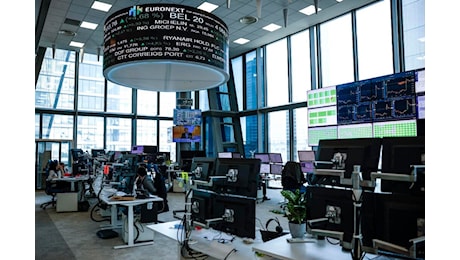 Borse europee giù, petrolio e gas corrono: effetto Hormuz sui mercati