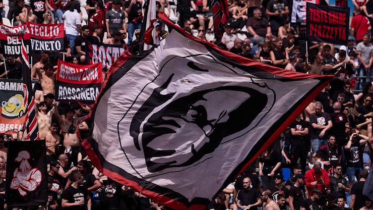 Milan, i tifosi non ci stanno: Non deve restare nessuno: via anche Ibra subito - Calciomercato