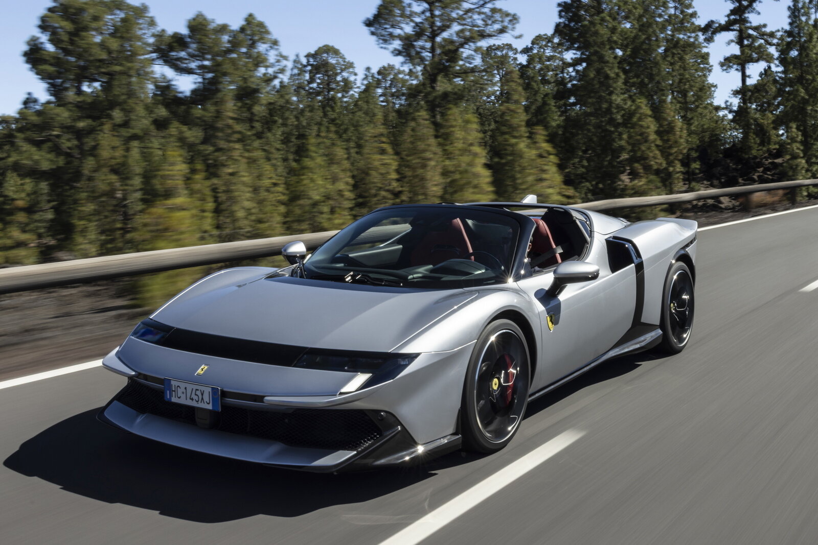 Foto - Ferrari 849 Testarossa Spider: Aperta cambia poco, ma si sente di più