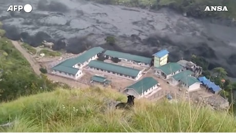 Nepal, l’inondazione del Budhi Gandaki travolge villaggi e ponti
