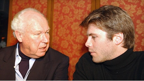 L'accusa di Avs a Emanuele Filiberto: «Onori monarchici a pagamento», ma il principe nega: «Tutto falso»