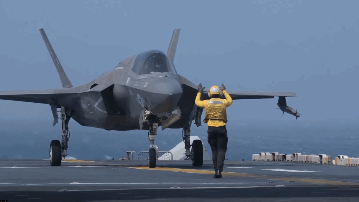 Ancora raid Usa contro l'Iran. Trump: Colpiti duramente in onore dei soldati caduti