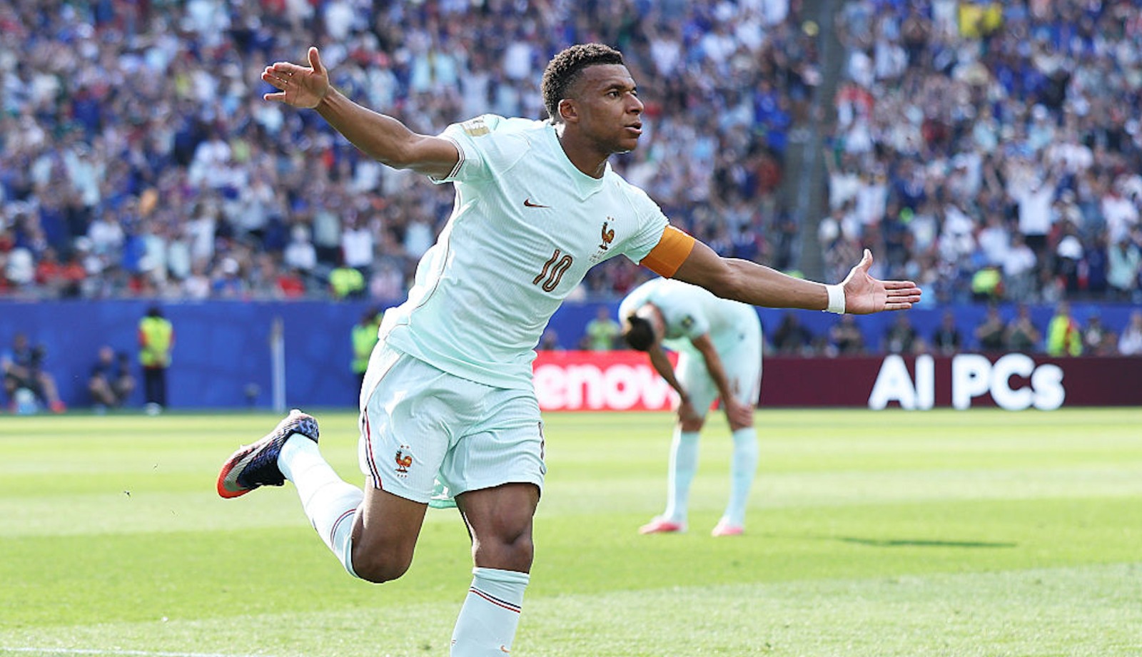 Mbappè, una notte da leone: prima il rigore sbagliato, poi lo show che vale la semifinale