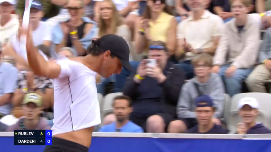 VIDEO Darderi si strappa la maglietta con Rublev: gli highlights del match